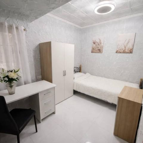 5 bedroom Apartment for sale in El Calvari, Valencia city - € 238,000 (Ref: 9845339)