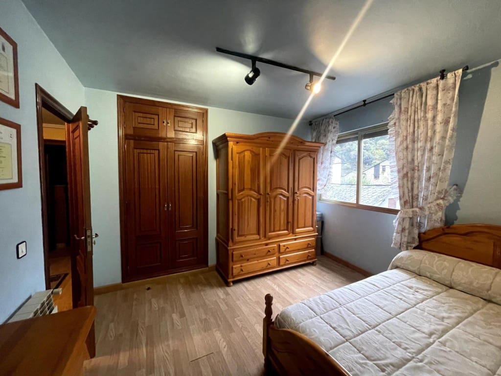 5 bedroom Terraced Villa for sale in Ponferrada with garage - € 230,000 (Ref: 9845341)
