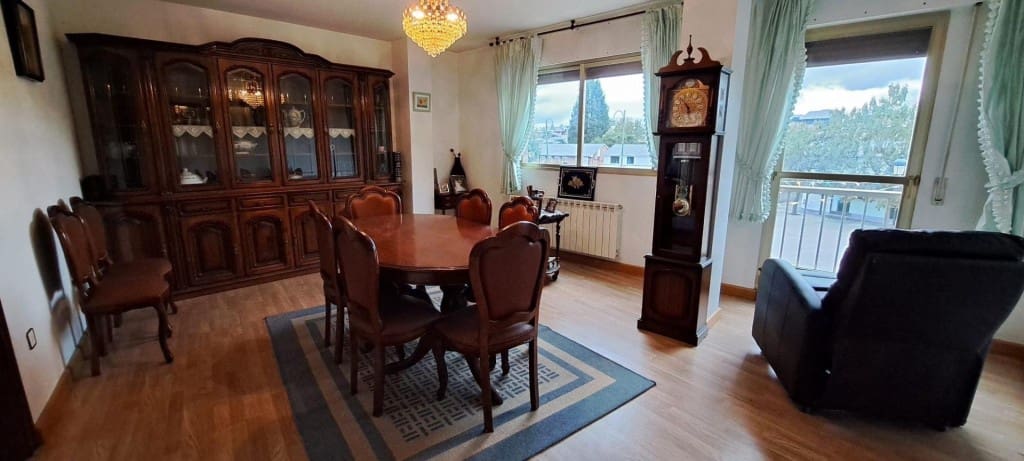 5 bedroom Terraced Villa for sale in Ponferrada with garage - € 230,000 (Ref: 9845341)