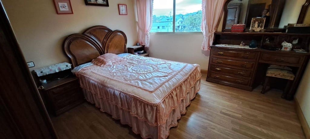 5 bedroom Terraced Villa for sale in Ponferrada with garage - € 230,000 (Ref: 9845341)