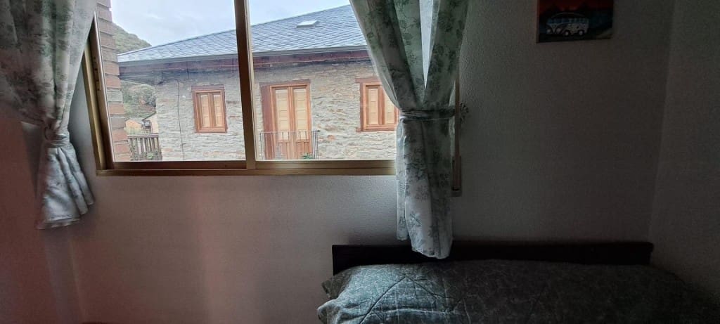 5 bedroom Terraced Villa for sale in Ponferrada with garage - € 230,000 (Ref: 9845341)