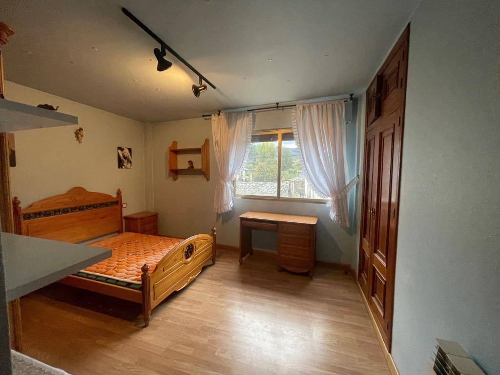 5 bedroom Terraced Villa for sale in Ponferrada with garage - € 230,000 (Ref: 9845341)