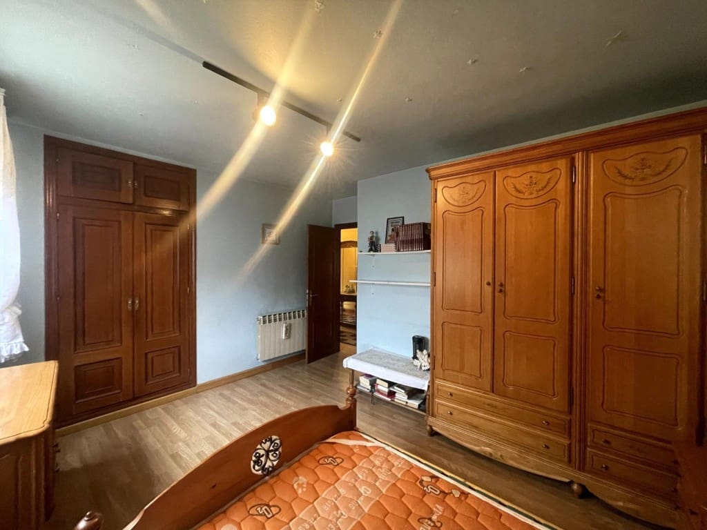 5 bedroom Terraced Villa for sale in Ponferrada with garage - € 230,000 (Ref: 9845341)