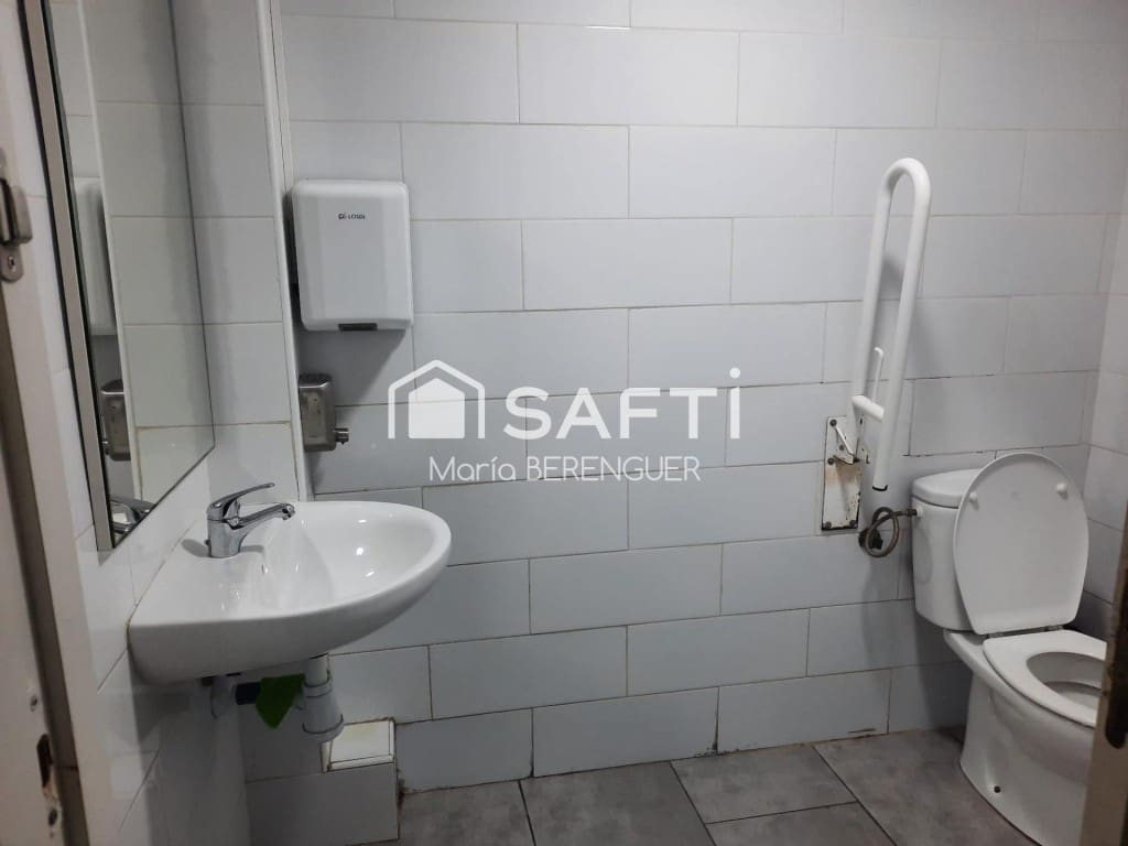 Gewerbe zu verkaufen in Barcelona Stadt - 200.000 € (Ref: 9845344)