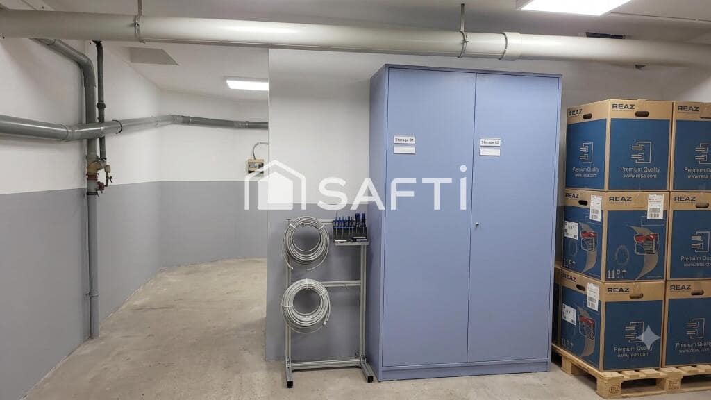 Commercial for sale in Barcelona city - € 1,700,000 (Ref: 9845345)