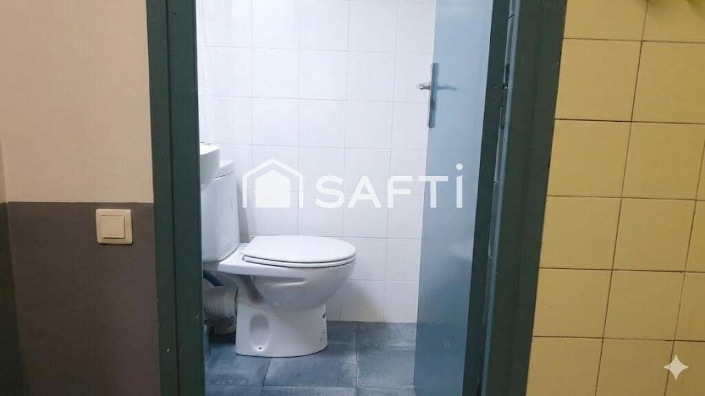 Commercial for sale in Barcelona city - € 1,700,000 (Ref: 9845345)