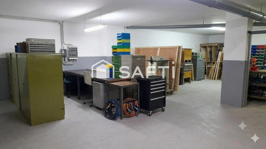 Commercial for sale in Barcelona city - € 1,700,000 (Ref: 9845345)