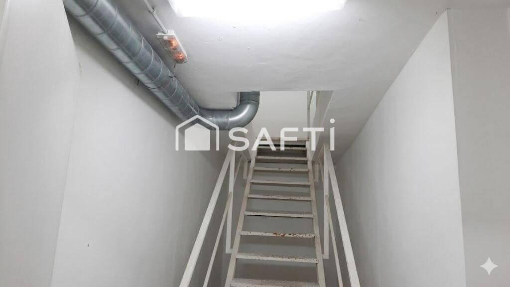 Commercial for sale in Barcelona city - € 1,700,000 (Ref: 9845345)