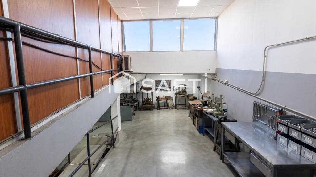 Commercial for sale in Barcelona city - € 1,700,000 (Ref: 9845345)