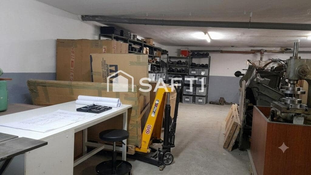 Commercial for sale in Barcelona city - € 1,700,000 (Ref: 9845345)