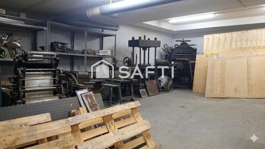 Commercial for sale in Barcelona city - € 1,700,000 (Ref: 9845345)