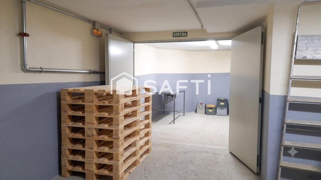 Commercial for sale in Barcelona city - € 1,700,000 (Ref: 9845345)