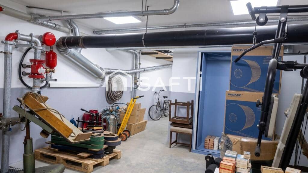 Commercial for sale in Barcelona city - € 1,700,000 (Ref: 9845345)