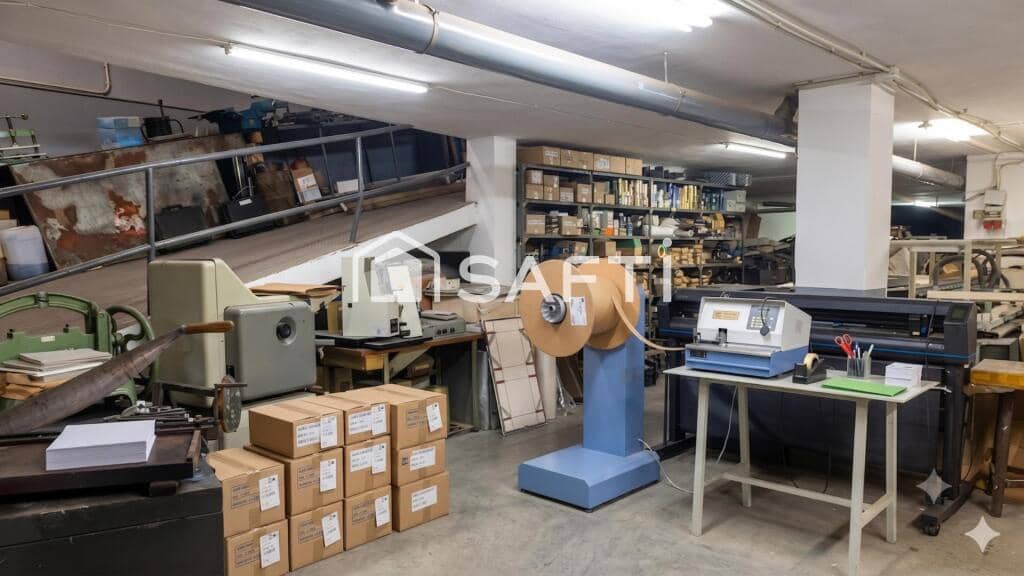 Commercial for sale in Barcelona city - € 1,700,000 (Ref: 9845345)