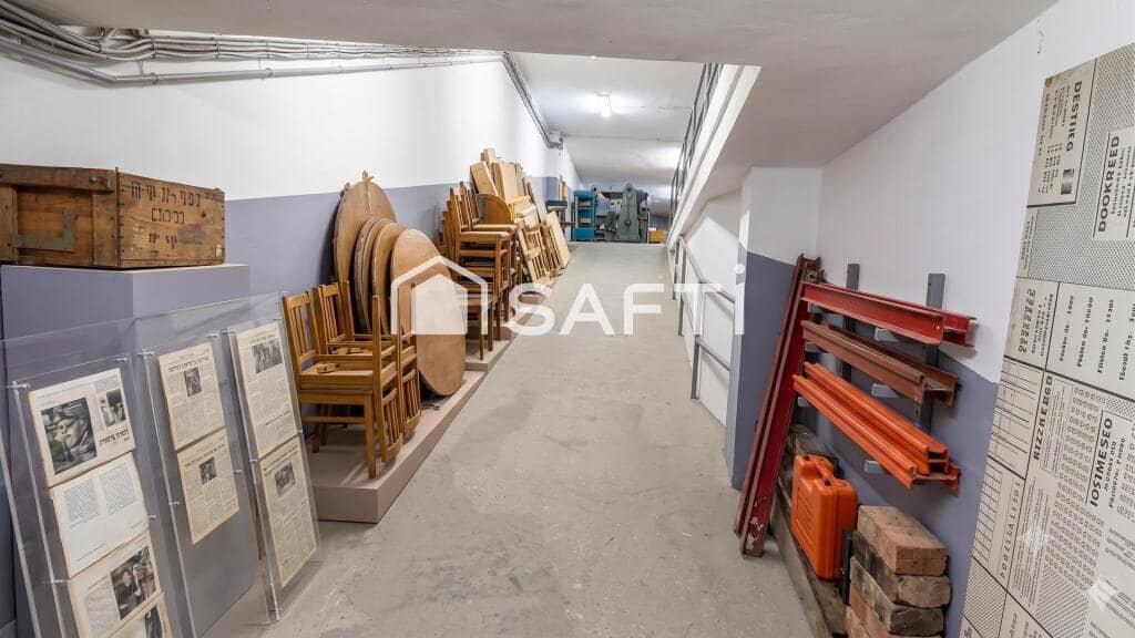 Commercial for sale in Barcelona city - € 1,700,000 (Ref: 9845345)
