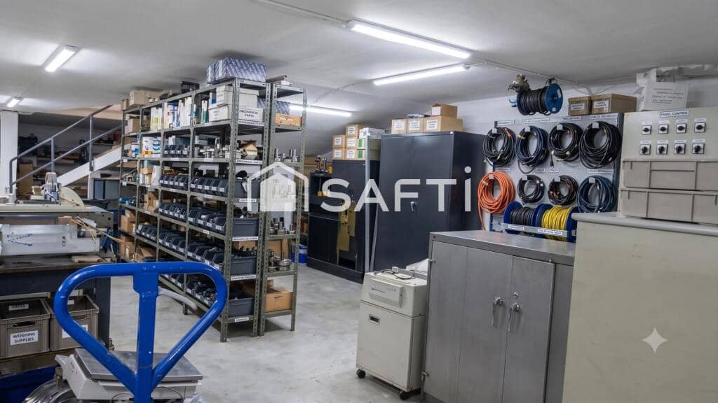 Commercial for sale in Barcelona city - € 1,700,000 (Ref: 9845345)