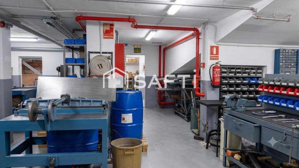 Commercial for sale in Barcelona city - € 1,700,000 (Ref: 9845345)