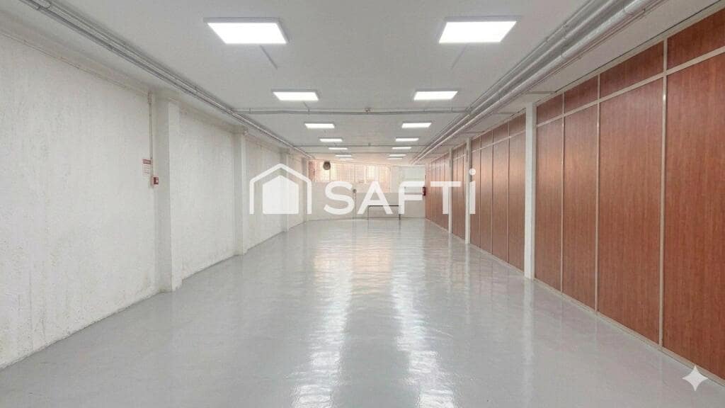 Commercieel te koop in Barcelona stad - € 1.700.000 (Ref: 9845345)