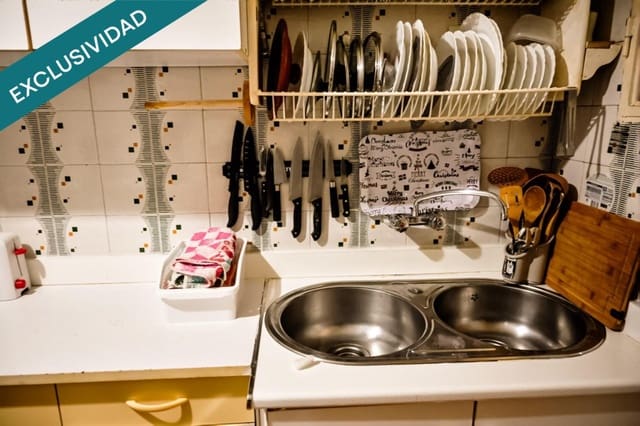 3 soverom Leilighet til salgs i Poligono Cartuja - La Paz, Granada by - € 130 000 (Ref: 9845349)