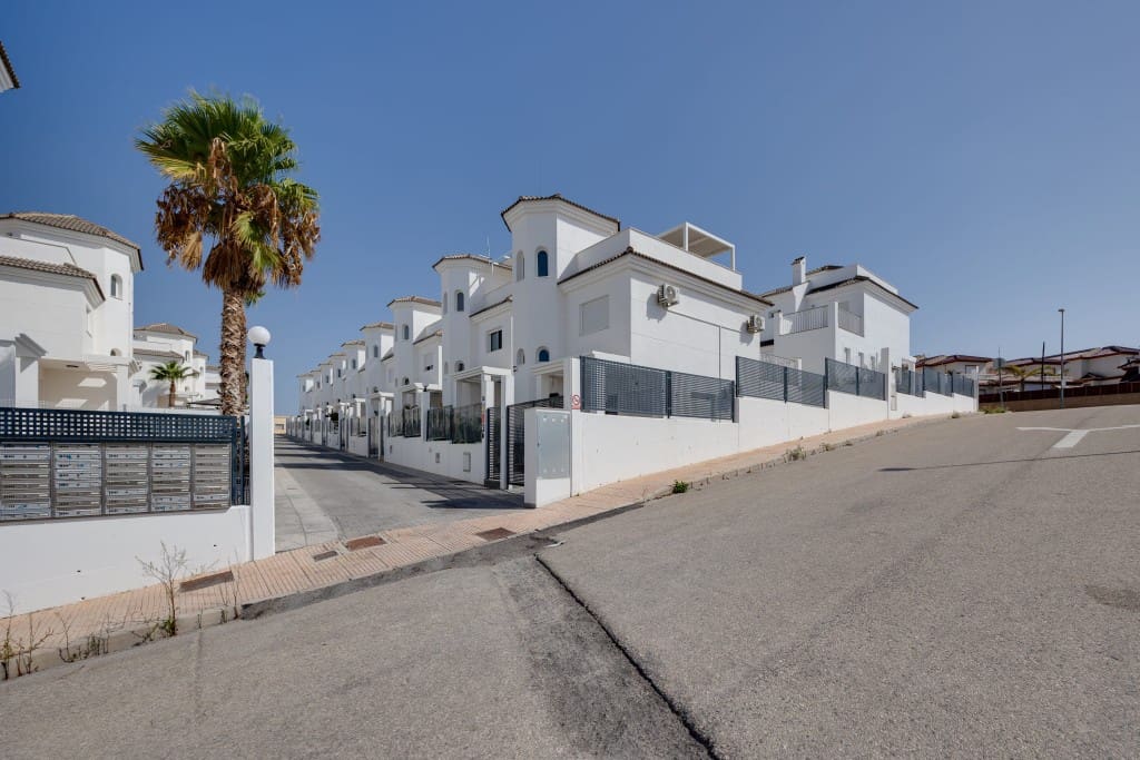 3 bedroom Villa for sale in San Fulgencio with pool - € 275,000 (Ref: 9845693)