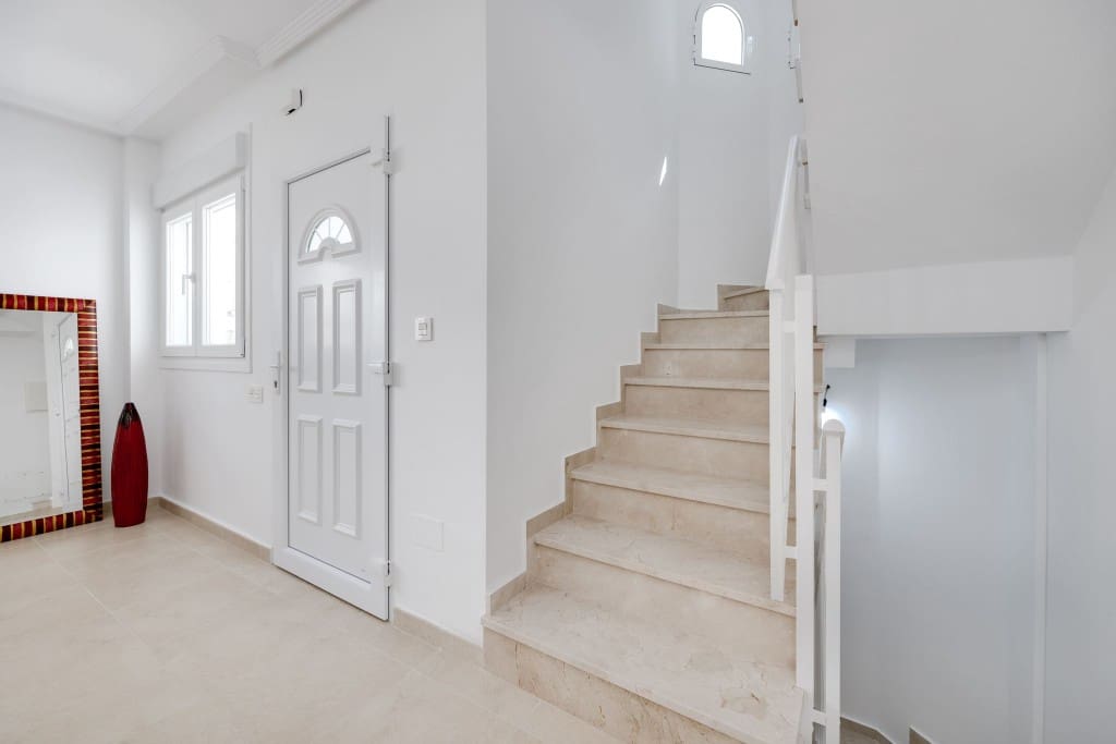 3 bedroom Villa for sale in San Fulgencio with pool - € 275,000 (Ref: 9845693)
