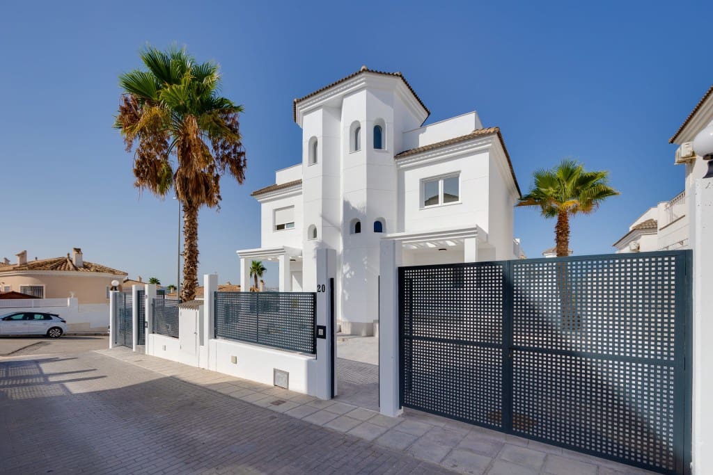 3 bedroom Villa for sale in San Fulgencio with pool - € 275,000 (Ref: 9845693)
