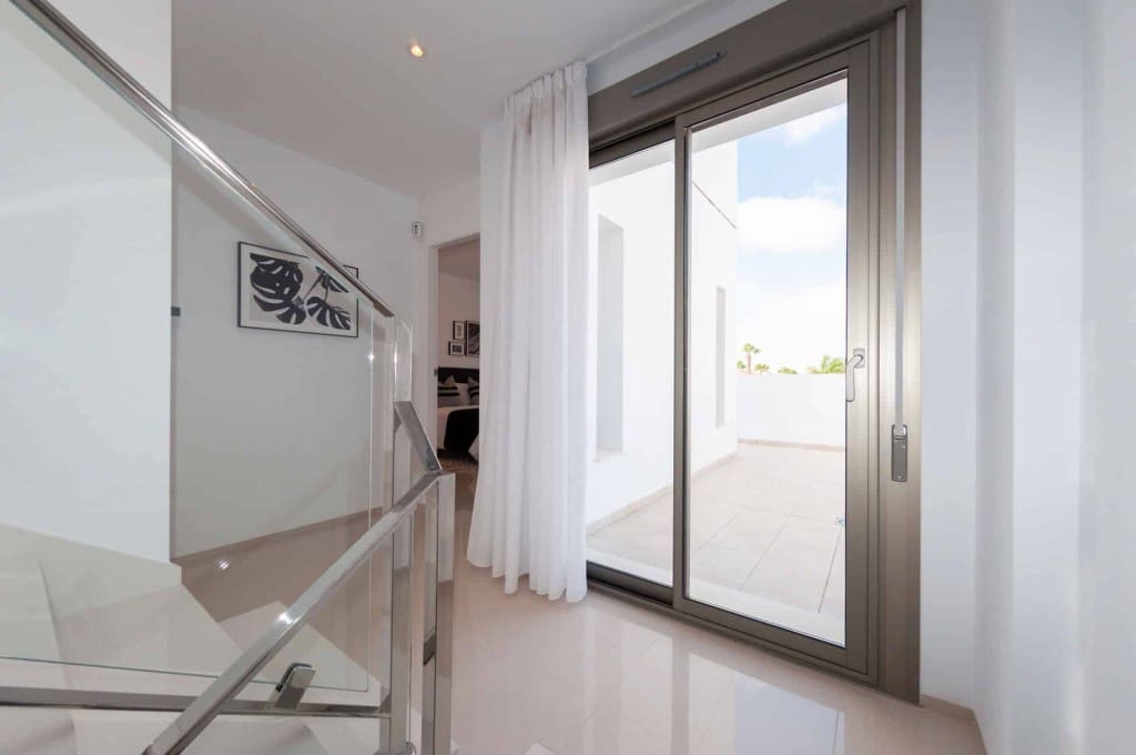 3 soveværelse Villa til salg i Los Alcazares med swimmingpool - € 544.841 (Ref: 9845701)