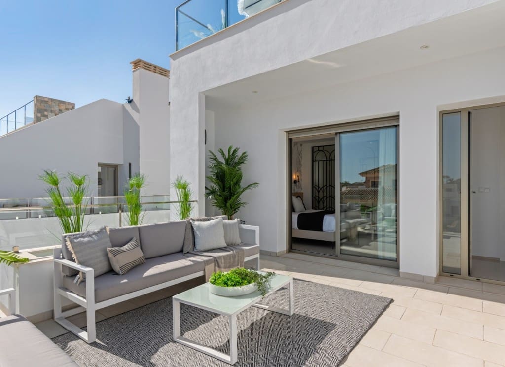 3 soveværelse Villa til salg i Los Alcazares med swimmingpool - € 544.841 (Ref: 9845701)