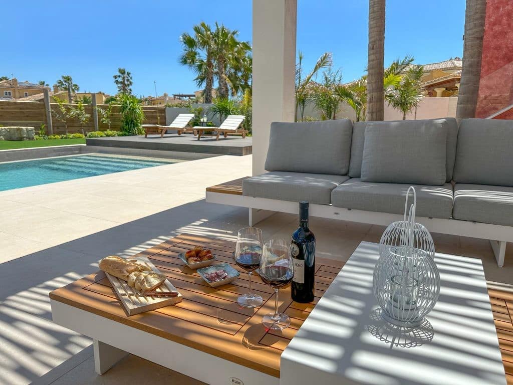 4 bedroom Villa for sale in Cuevas del Almanzora - € 1,050,000 (Ref: 9845769)