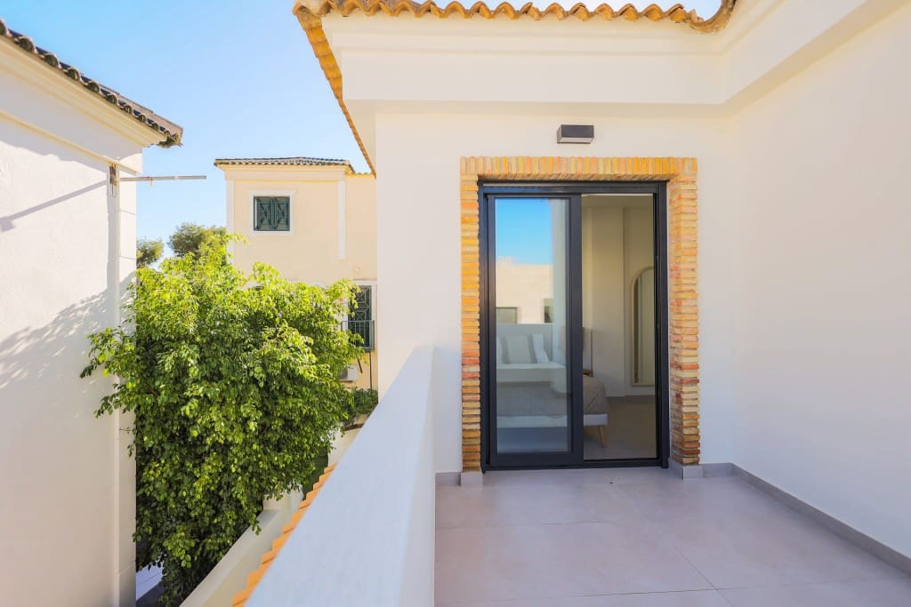 Chalet de 3 habitaciones en Orihuela Costa en venta - 590.000 € (Ref: 9845951)