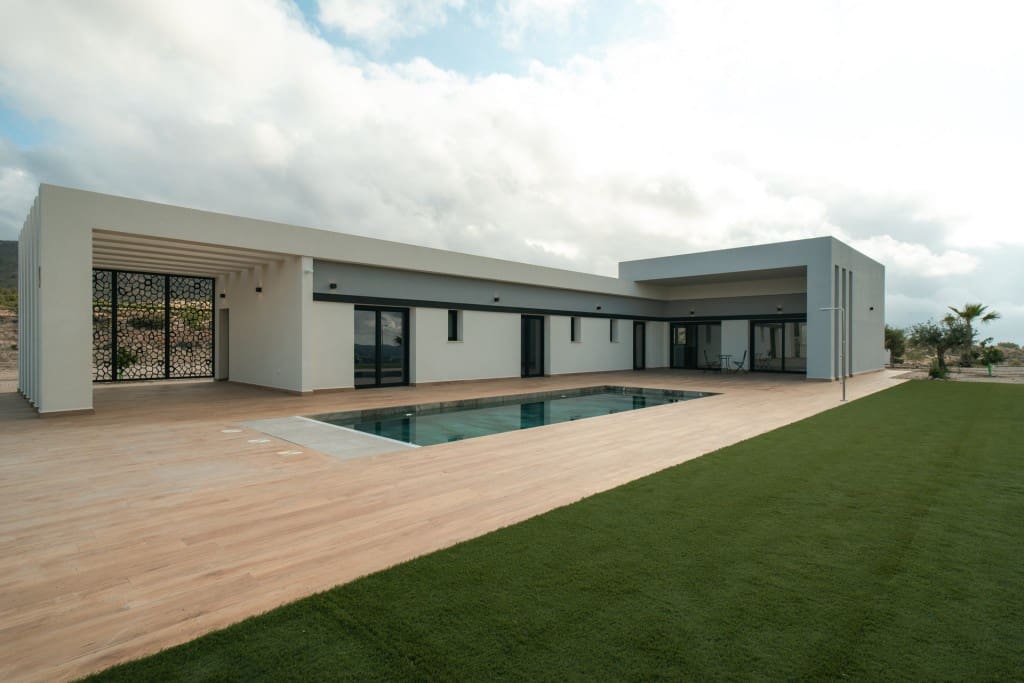 3 bedroom Villa for sale in Pinoso - € 465,000 (Ref: 9846008)