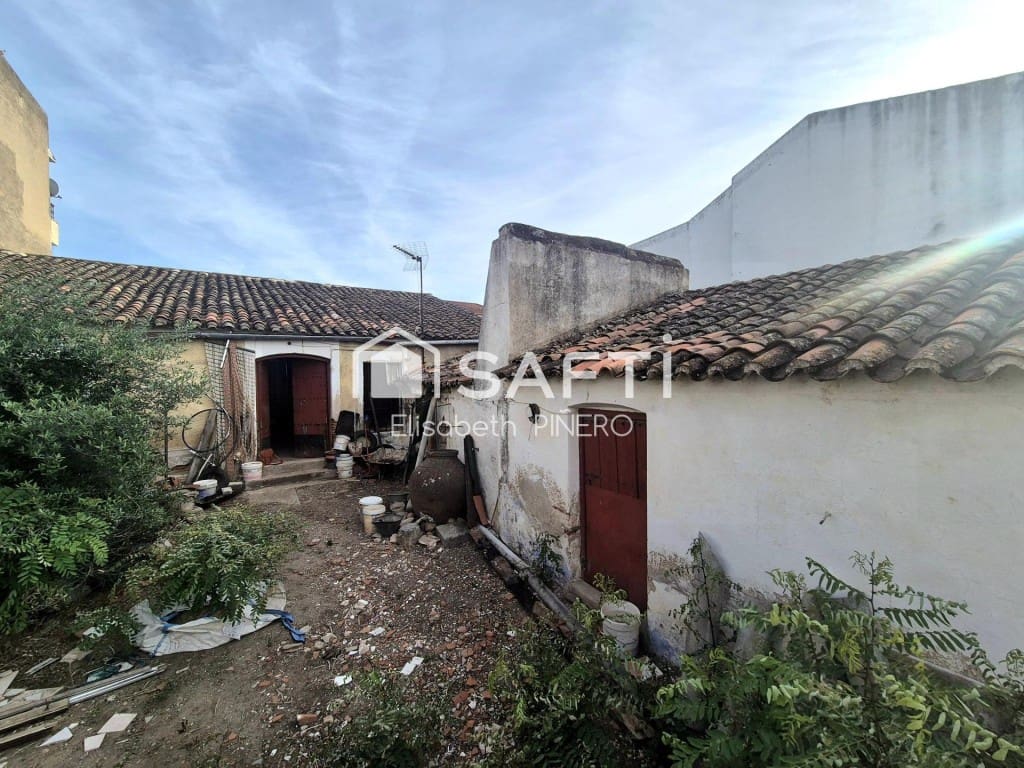 4 bedroom Terraced Villa for sale in Puebla de la Calzada with garage - € 150,000 (Ref: 9851104)