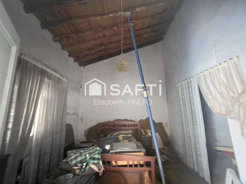 4 bedroom Terraced Villa for sale in Puebla de la Calzada with garage - € 150,000 (Ref: 9851104)