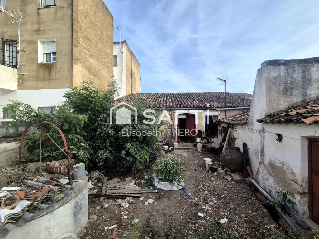 4 bedroom Terraced Villa for sale in Puebla de la Calzada with garage - € 150,000 (Ref: 9851104)