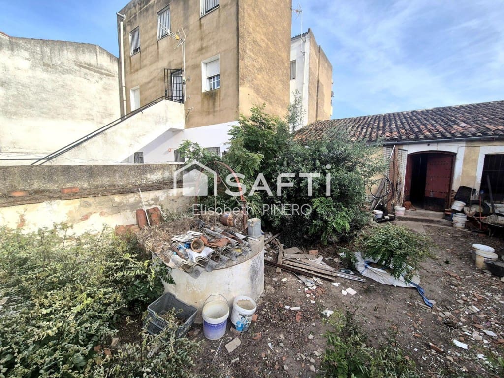 4 bedroom Terraced Villa for sale in Puebla de la Calzada with garage - € 150,000 (Ref: 9851104)
