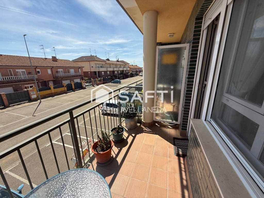1 bedroom Apartment for sale in Valencia de Don Juan with garage - € 69,000 (Ref: 9851107)