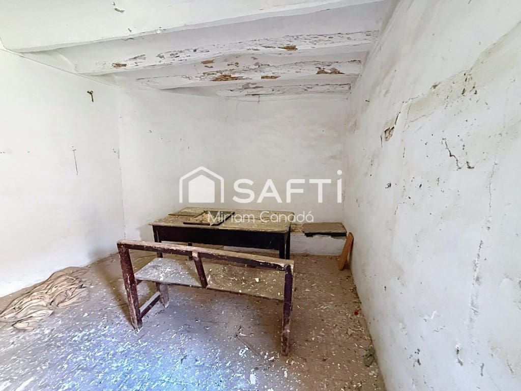 6 soveværelse Finca/Landehus til salg i Albinyana - € 240.000 (Ref: 9851109)