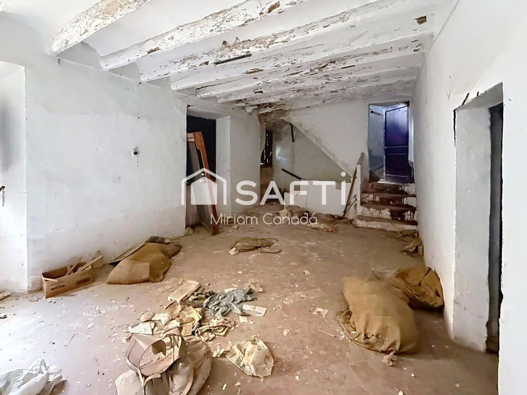 6 soveværelse Finca/Landehus til salg i Albinyana - € 240.000 (Ref: 9851109)