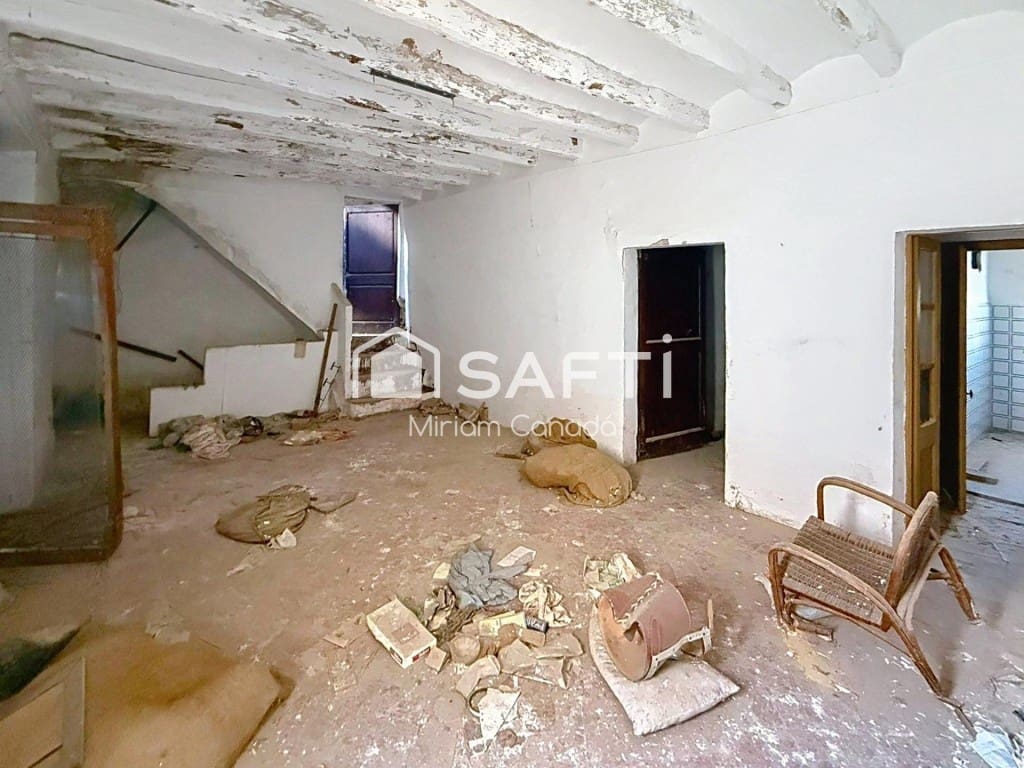 6 soveværelse Finca/Landehus til salg i Albinyana - € 240.000 (Ref: 9851109)
