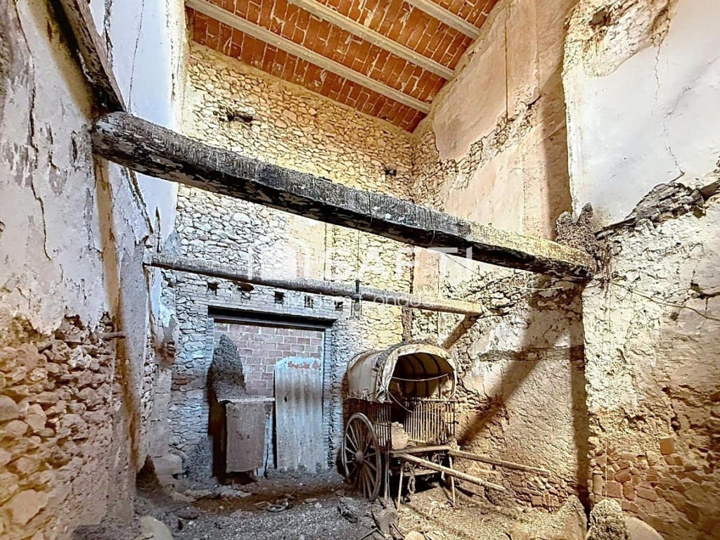 6 soveværelse Finca/Landehus til salg i Albinyana - € 240.000 (Ref: 9851109)