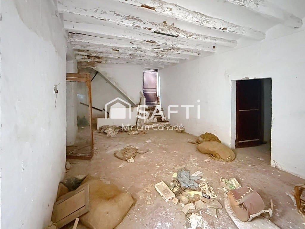 6 soveværelse Finca/Landehus til salg i Albinyana - € 240.000 (Ref: 9851109)