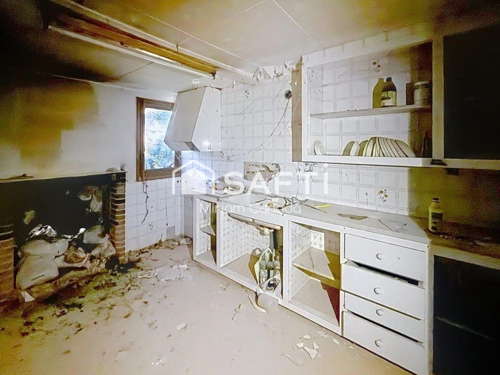 6 soveværelse Finca/Landehus til salg i Albinyana - € 240.000 (Ref: 9851109)