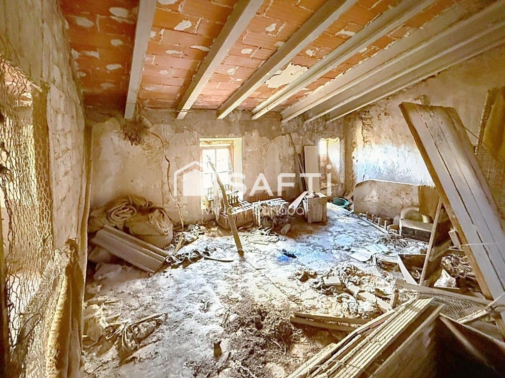 6 soveværelse Finca/Landehus til salg i Albinyana - € 240.000 (Ref: 9851109)