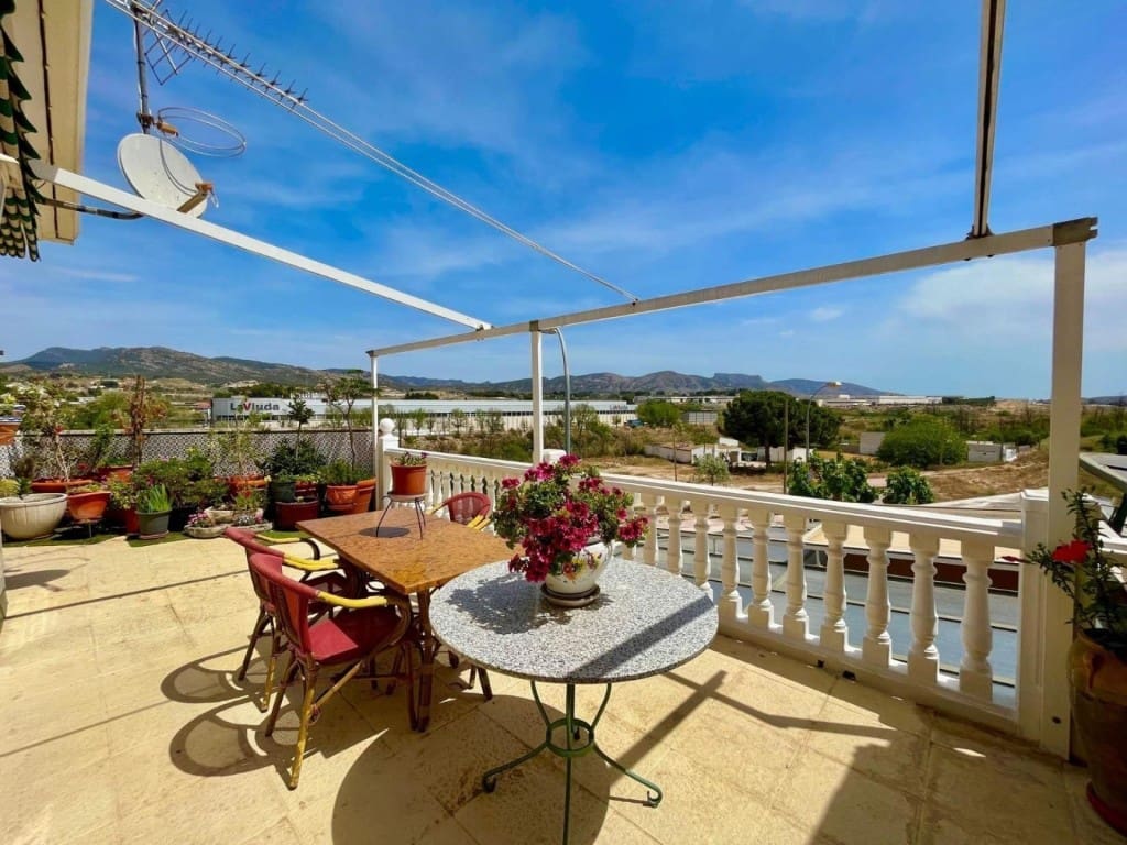 4 bedroom Villa for sale in Sax with pool garage - € 359,999 (Ref: 9851110)