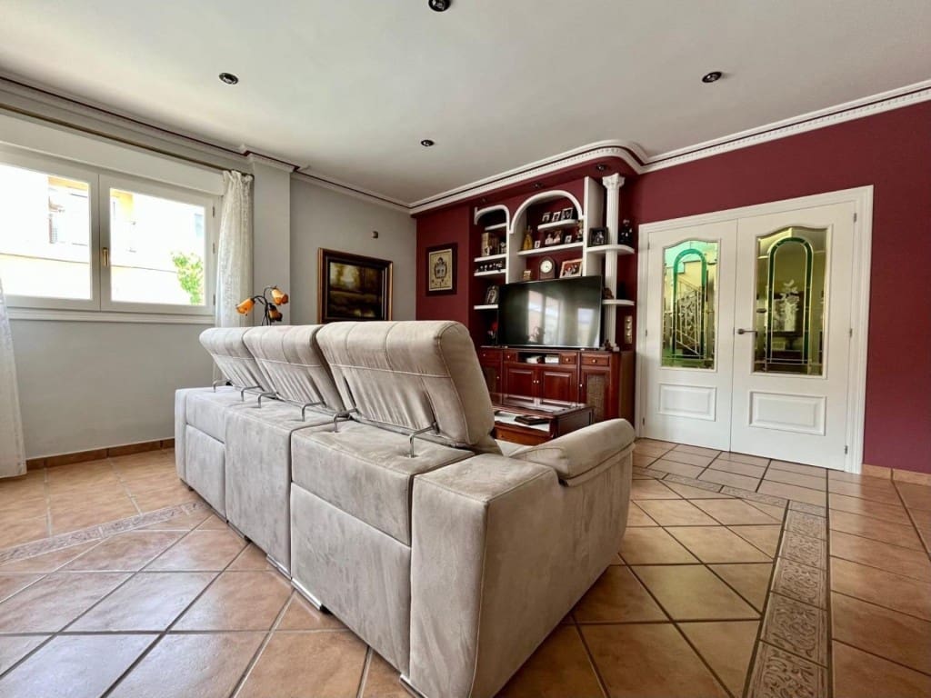 4 bedroom Villa for sale in Sax with pool garage - € 359,999 (Ref: 9851110)