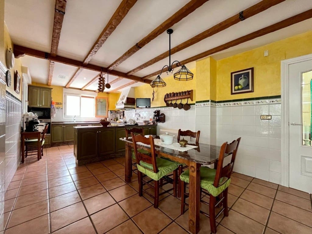 4 bedroom Villa for sale in Sax with pool garage - € 359,999 (Ref: 9851110)