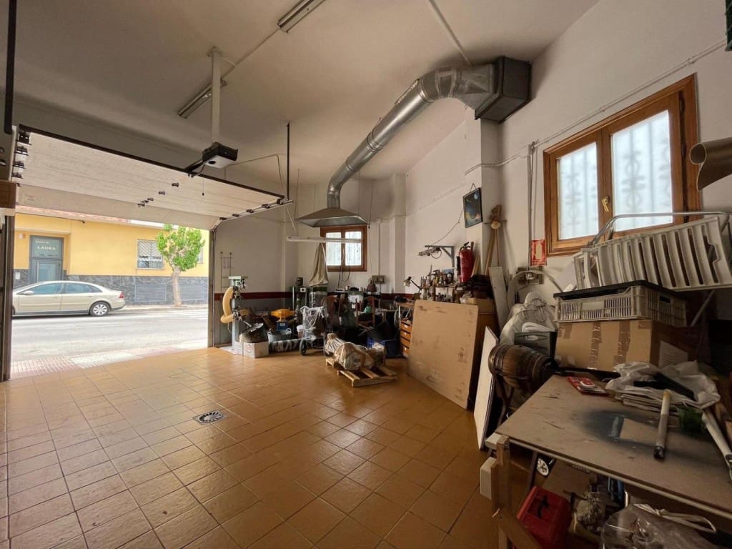 4 bedroom Villa for sale in Sax with pool garage - € 359,999 (Ref: 9851110)
