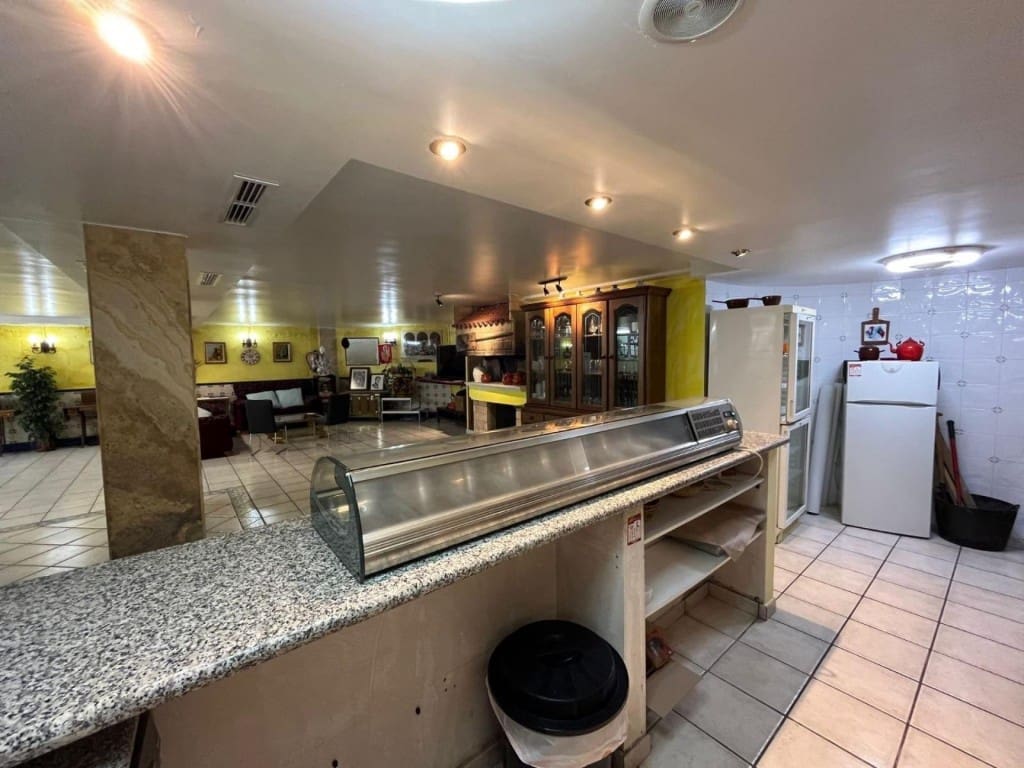 4 bedroom Villa for sale in Sax with pool garage - € 359,999 (Ref: 9851110)