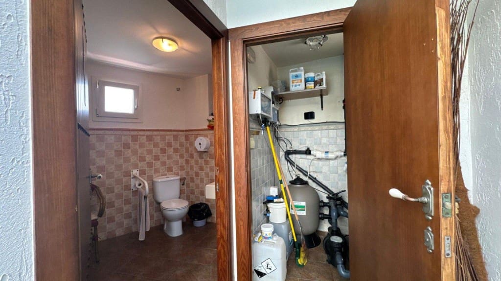 4 bedroom Villa for sale in Sax with pool garage - € 359,999 (Ref: 9851110)