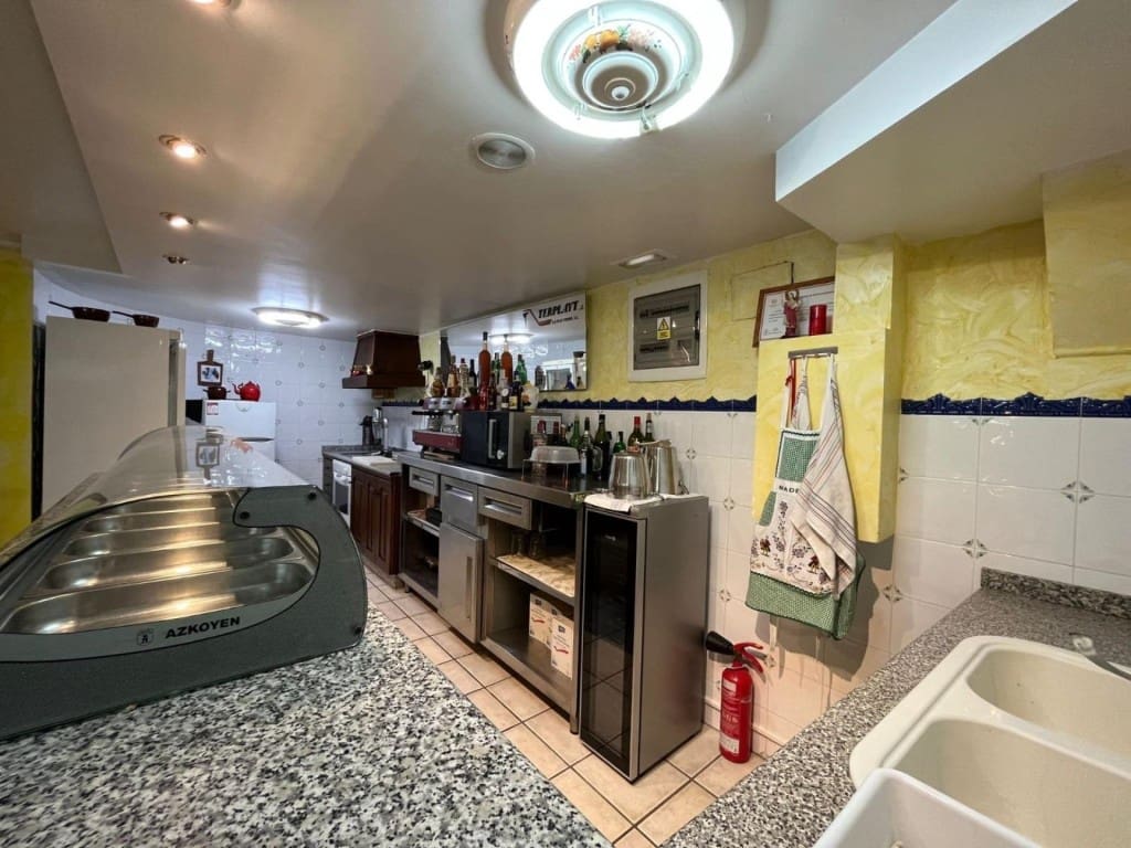 4 bedroom Villa for sale in Sax with pool garage - € 359,999 (Ref: 9851110)